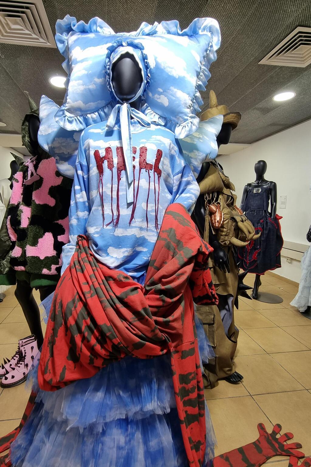 פרויקט הגמר של נועה גרייצר בתערוכה של החוג לעיצוב אופנה של אוניברסיטת חיפה (צילום: איתי יעקב) פרויקט הגמר של נועה גרייצר בחוג לעיצוב אופנה של אוניברסיטת חיפה, 2024