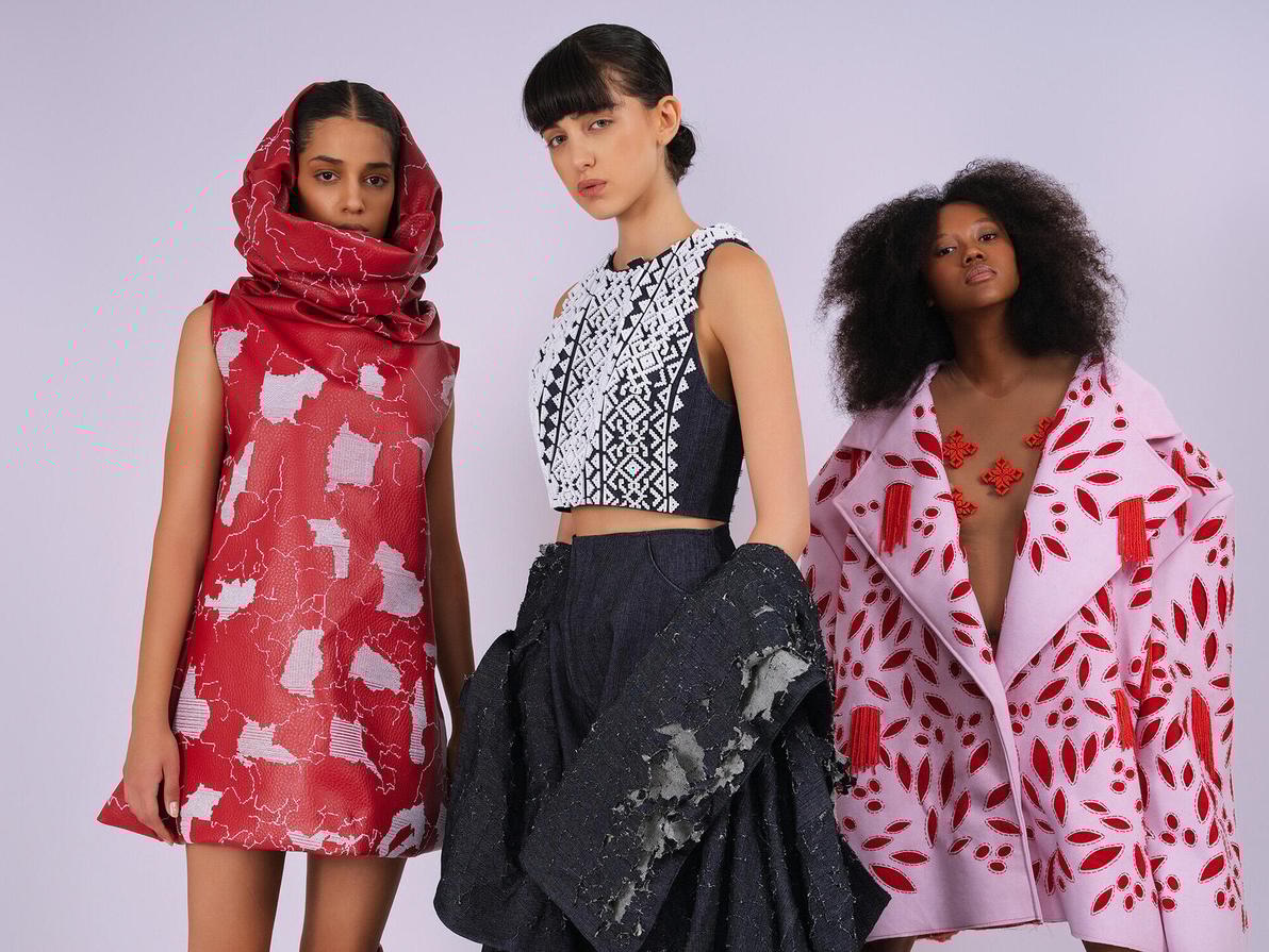 "באמצעות שימוש בטכנולוגיה מתקדמת הופכים מוטיבים מהמסורת והתרבות הפלסטינית לרלוונטיים". פרויקט הגמר "אני פה" של איאת גבארה (צילום: שי פרנקו) פרויקט הגמר "אני פה" של איאת גבארה בחוג לעיצוב אופנה של אוניברסיטת חיפה, 2024