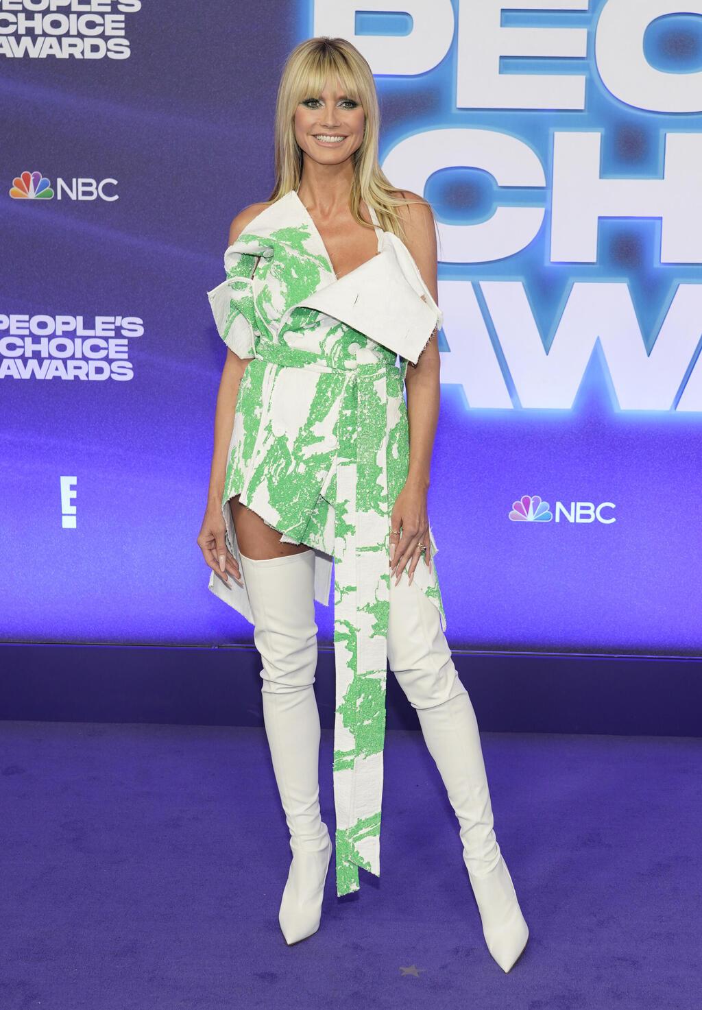 מגפיים גבוהים במיוחד בפרסי פיפל'ס צ'ויס, 2022 (צילום: AP Photo/Chris Pizzello) היידי קלום בפרסי פיפל'ס צ'ויס, 2022