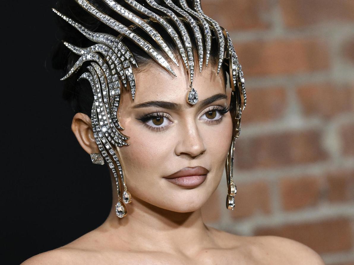 קיילי ג'נר בפתיחת תערוכה של טיירי מוגלר, 2022