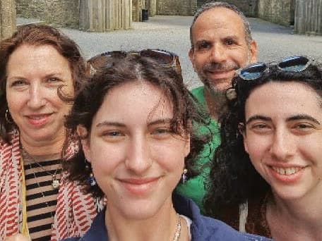 משפחת ליאור.  מימין: הילי,  אילן, גוני  ושרון