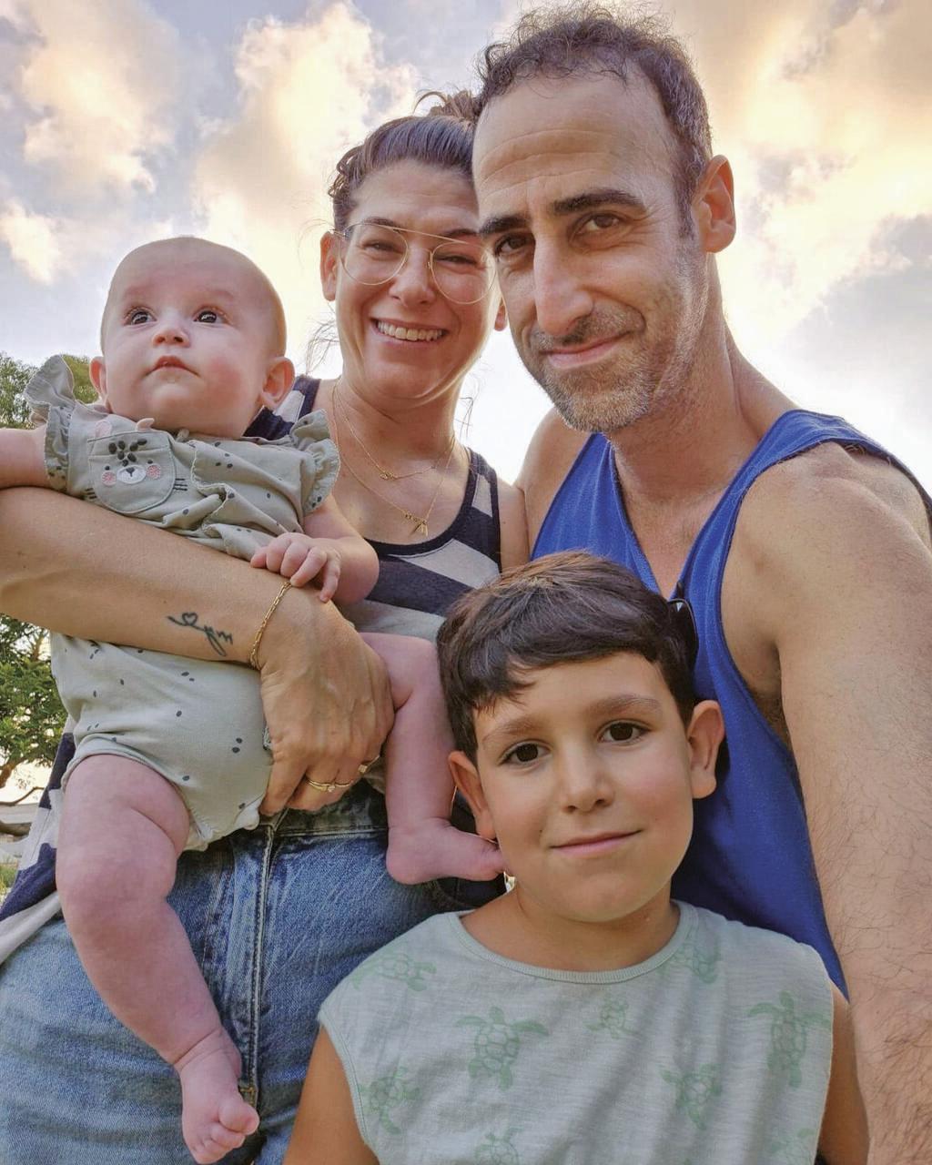 משפחת קוזלובסקי.  דודו, רוני, לילי וטומי