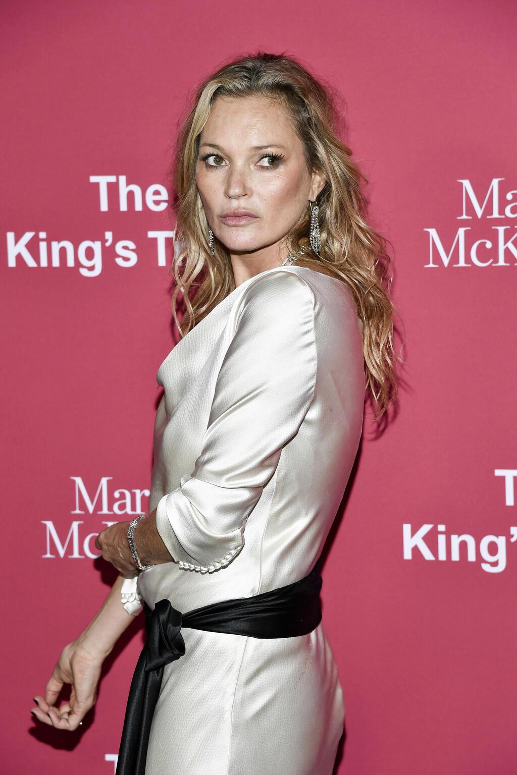 מוס על השטיח האדום, 2024 (צילום: Evan Agostini/Invision/AP) קייט מוס על השטיח האדום, 2024