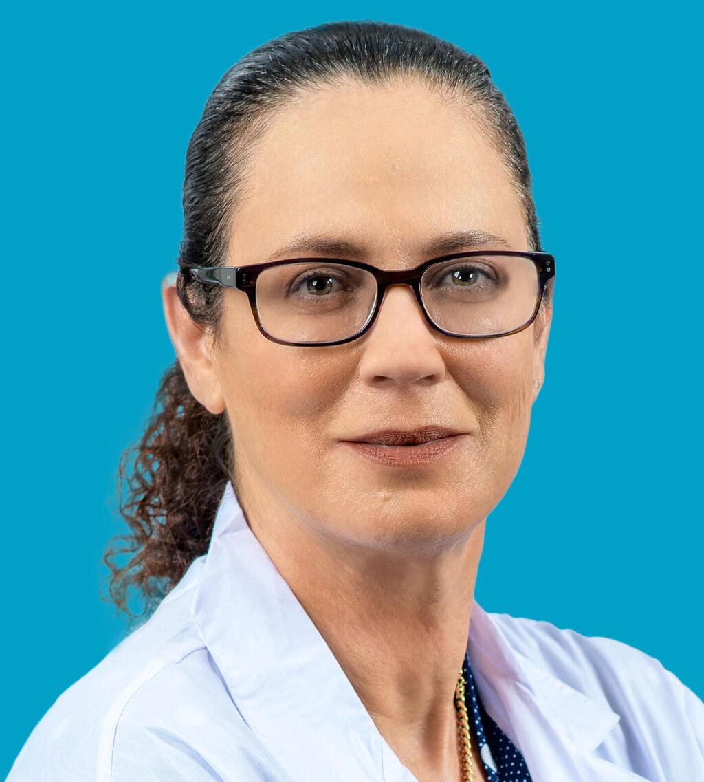 ד"ר דגנית סמואל, מומחית במיילדות וגינקולוגיה, מנהלת מרפאת נשים רב תחומית העוסקת בטיפול ובמעקב בגיל המעבר
