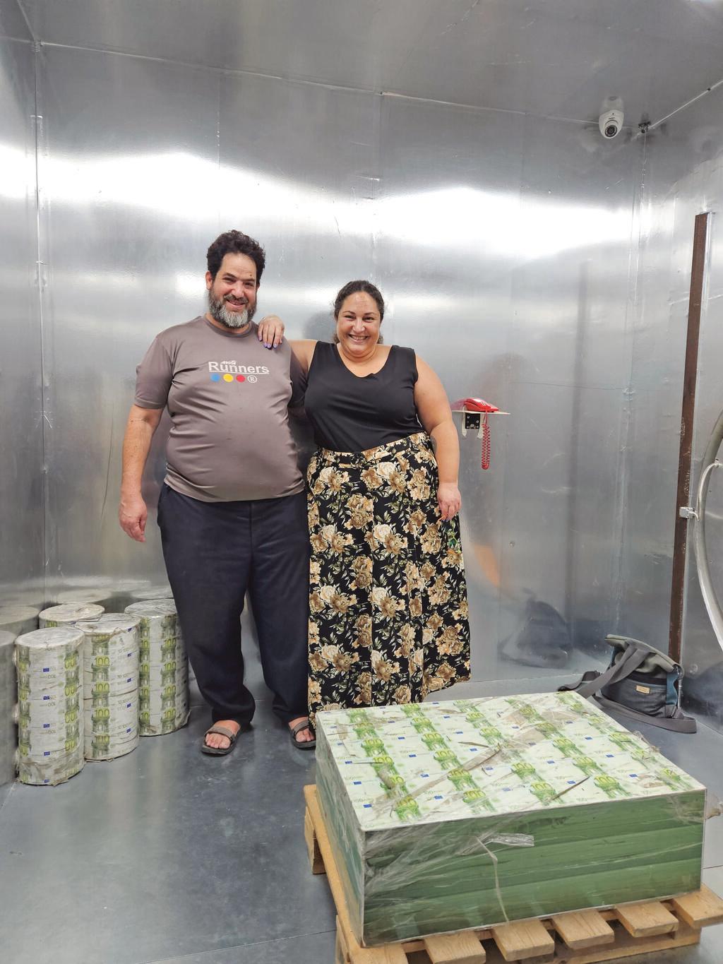 עם בן זוגה גיא. הוא אמר: "עכשיו סוף־סוף הגוף שלך יתחיל לשתף איתך פעולה" (צילום: אלבום פרטי) עם בן זוגה גיא. הוא אמר: "עכשיו סוף־סוף הגוף שלך יתחיל לשתף איתך פעולה"