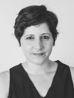 קרין קיקנזון מחברת הספר "בועה במים גועשים"