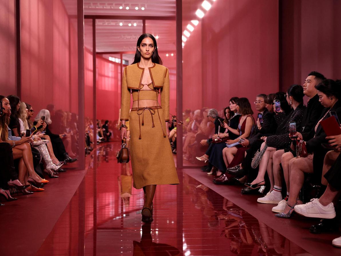 גוצ'י, תצוגת אביב-קיץ 2025 בשבוע האופנה במילאנו