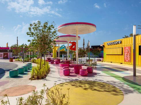 מתחם בילוי בעיירת הנופש המפונפנת מאראסי, בחוף הצפוני של מצרים, כ-140 ק"מ מערבית לאלכסנדריה