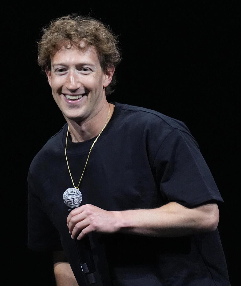 מכחיש ששכר סטייליסט ואומר כי הוא מרכיב את כל הופעותיו בעצמו (צילום: AP Photo/David Zalubowski) מארק צוקרברג בוועידה בקולורדו, 2024