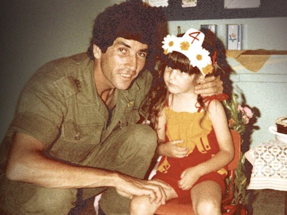 "סבל בשקט". עם אביה, שלומי פרטוש סבן