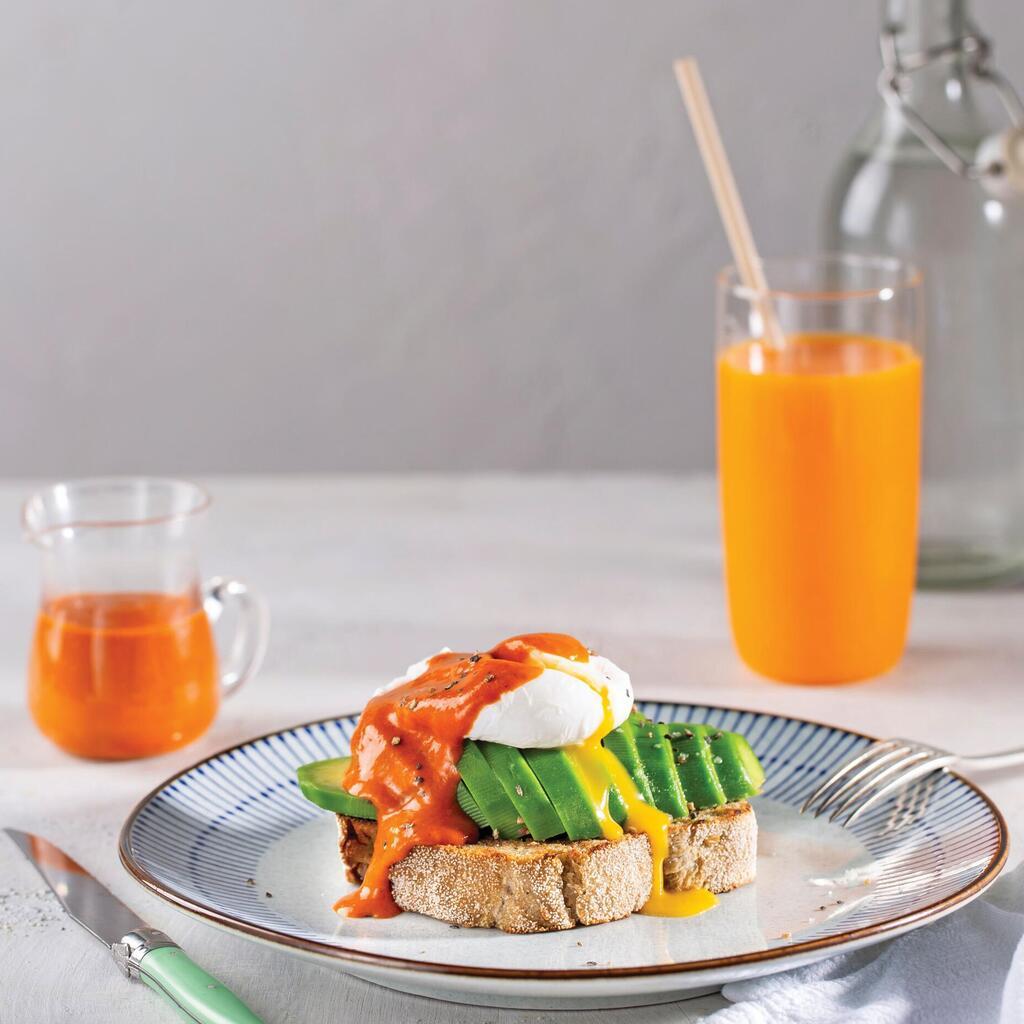 טוסט אבוקדו עם ביצה עלומה (צילום: בועז לביא, סגנון: טליה הדר) טוסט אבוקדו עם ביצה עלומה