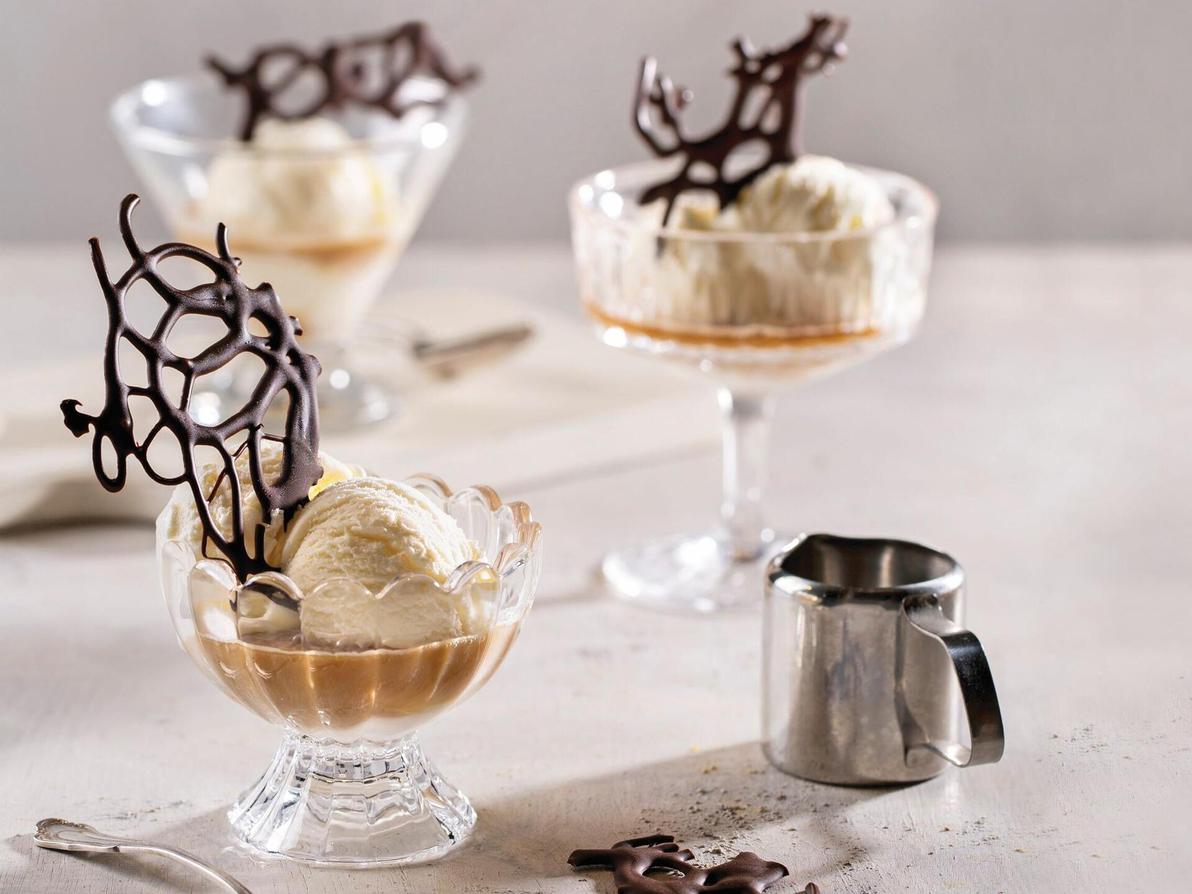 לקינוח: אפוגטו עם קישוט שוקולד