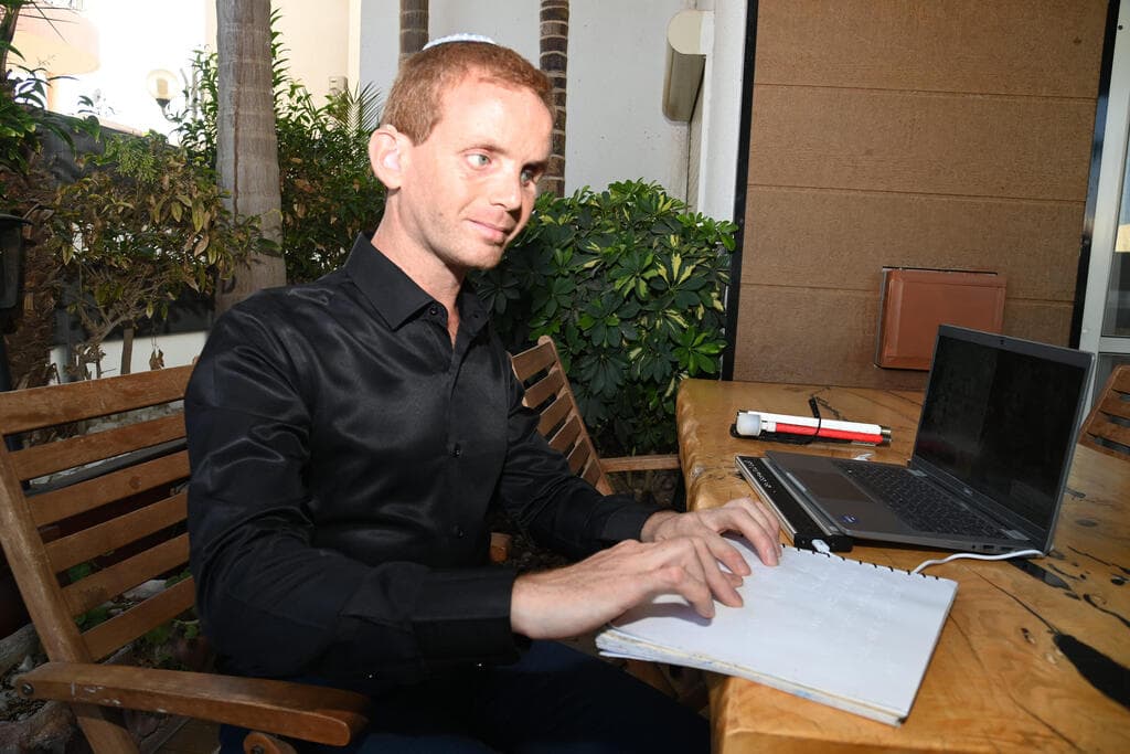 אביחי שלי וצילה ניהוז