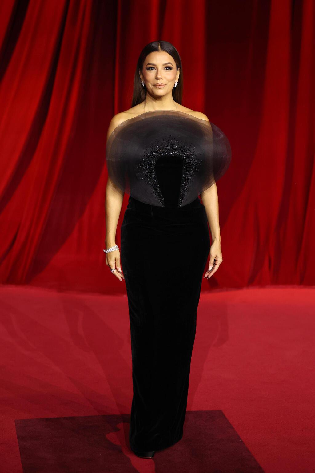 אווה לונגוריה לובשת ג'ורג' חובייקה בגאלה של מוזיאון האקדמיה לקולנוע, 2024