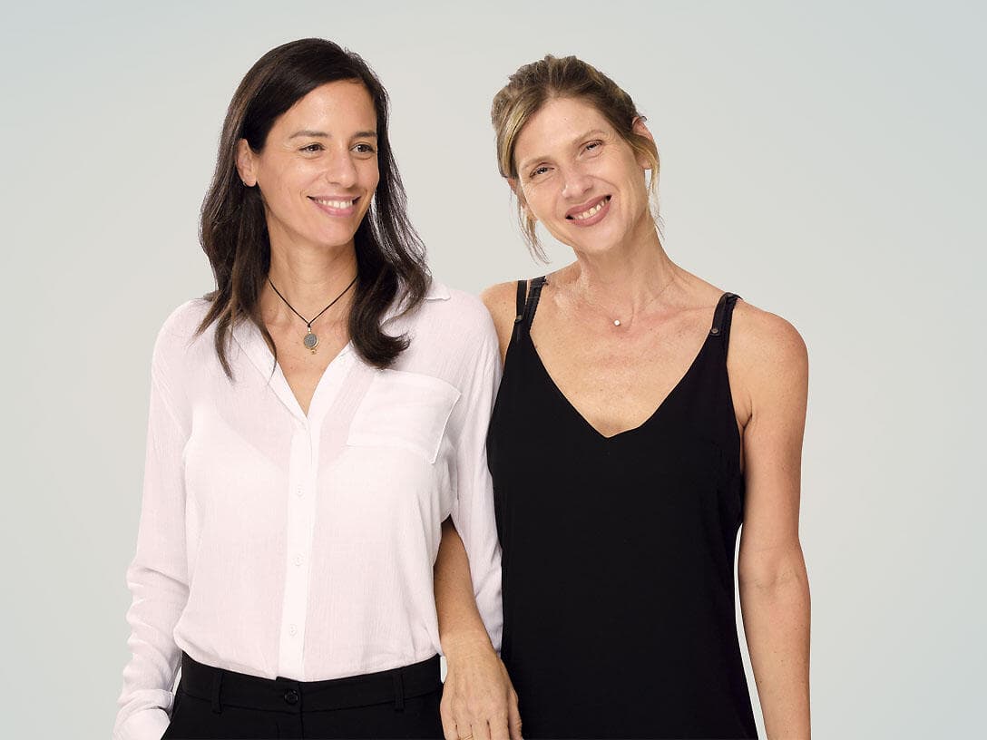 שירלי קורן (מימין)  ואורית פורטל 