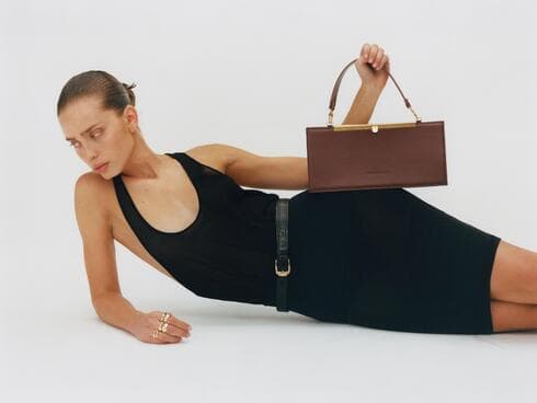 "אחרי ה-7 באוקטובר קיפלתי בית תוך כדי שאני מניקה. אני מפצה על זה שאני לא בארץ בצריכת חדשות מוגזמת". תיק בעיצוב הילה טולדנו "אחרי ה-7 באוקטובר קיפלתי בית תוך כדי שאני מניקה. אני מפצה על זה שאני לא בארץ בצריכת חדשות מוגזמת". תיק בעיצוב הילה טולדנו