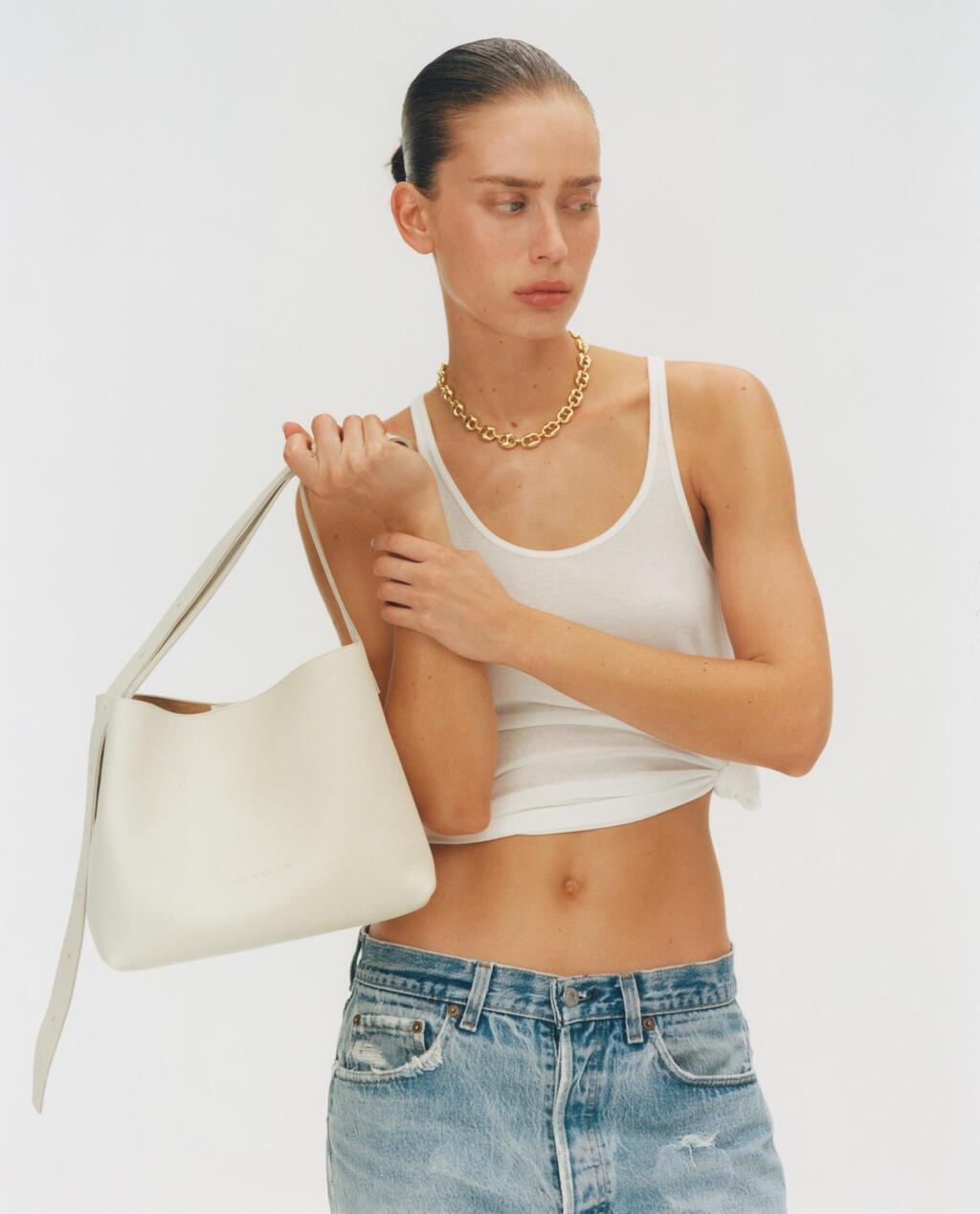 תיק בעיצוב הילה טולדנו, קולקציית סתיו-חורף 2024-25 (צילום: דודי חסון) תיק בעיצוב הילה טולדנו, קולקציית סתיו-חורף 2024-25