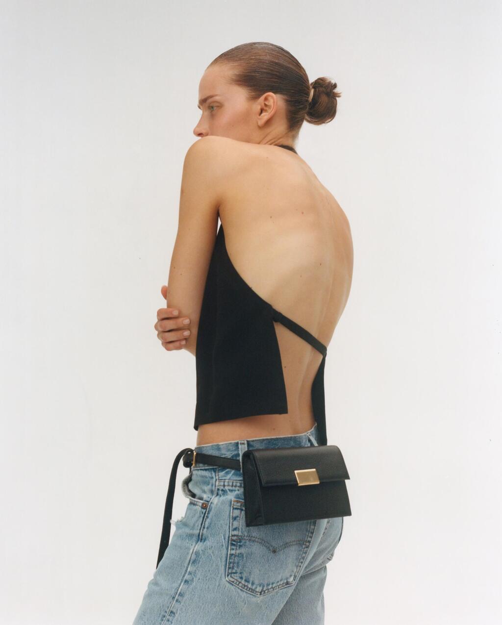 "העונה אני גם מקפידה על נושא הקיימות בסטודיו" (צילום: דודי חסון) תיק בעיצוב הילה טולדנו, קולקציית סתיו-חורף 2024-25