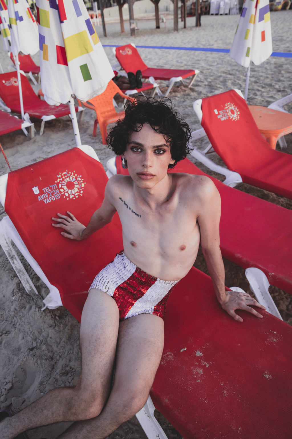 "לתעשיית האופנה בארץ קשה לאכול אותי" (צילום: עמית סליקטר) אורי חשין