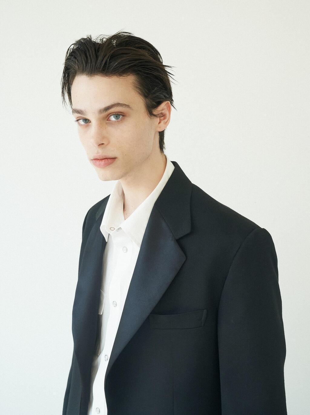 "הבנתי שגם בחליפת מכנסיים עם שיער קצר וזיפים, אני יכול למצוא את אורי". חשין (צילום: יחצ) אורי חשין