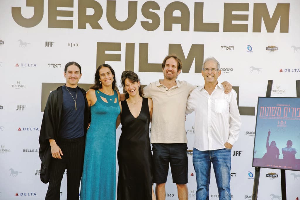 בפסטיבל ירושלים עם אביה מיכה (מימין) ואחיה ניר, ניצן ונעם