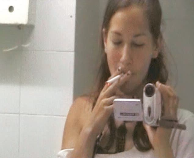 בנעוריה, מתוך סרטה "ציפורים משונות"