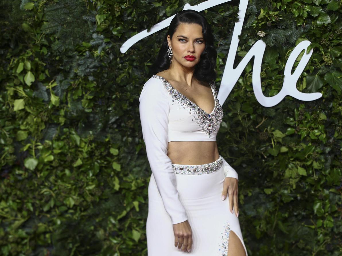 אדריאנה לימה בטקס פרסי האופנה הבריטיים, 2021