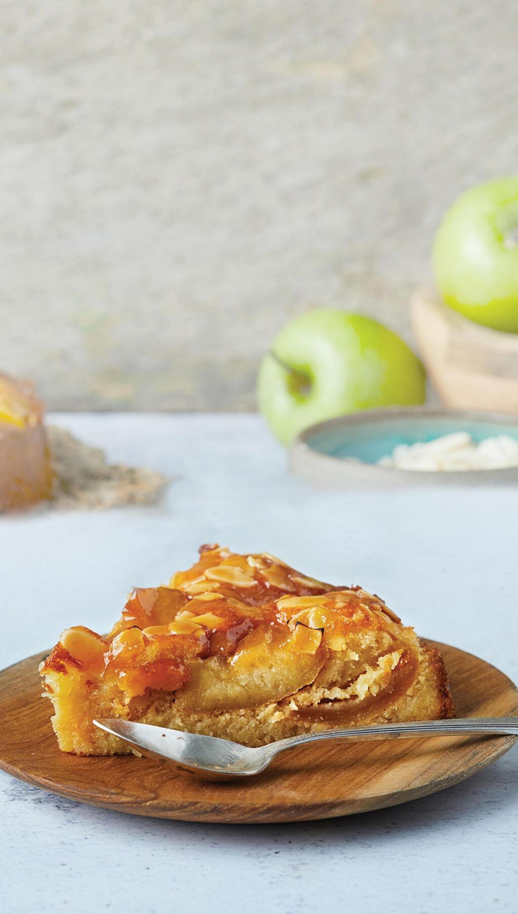 פאי תפוחים ללא גלוטן וללא קלתית (צילום: שניר (סופגי) גואטה, סגנון: יעל גונן) לאשה