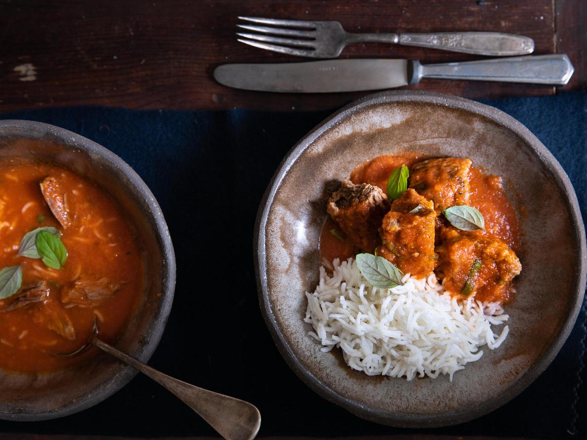 מרק/קדרה עם בשר, עגבניות ופלפלים