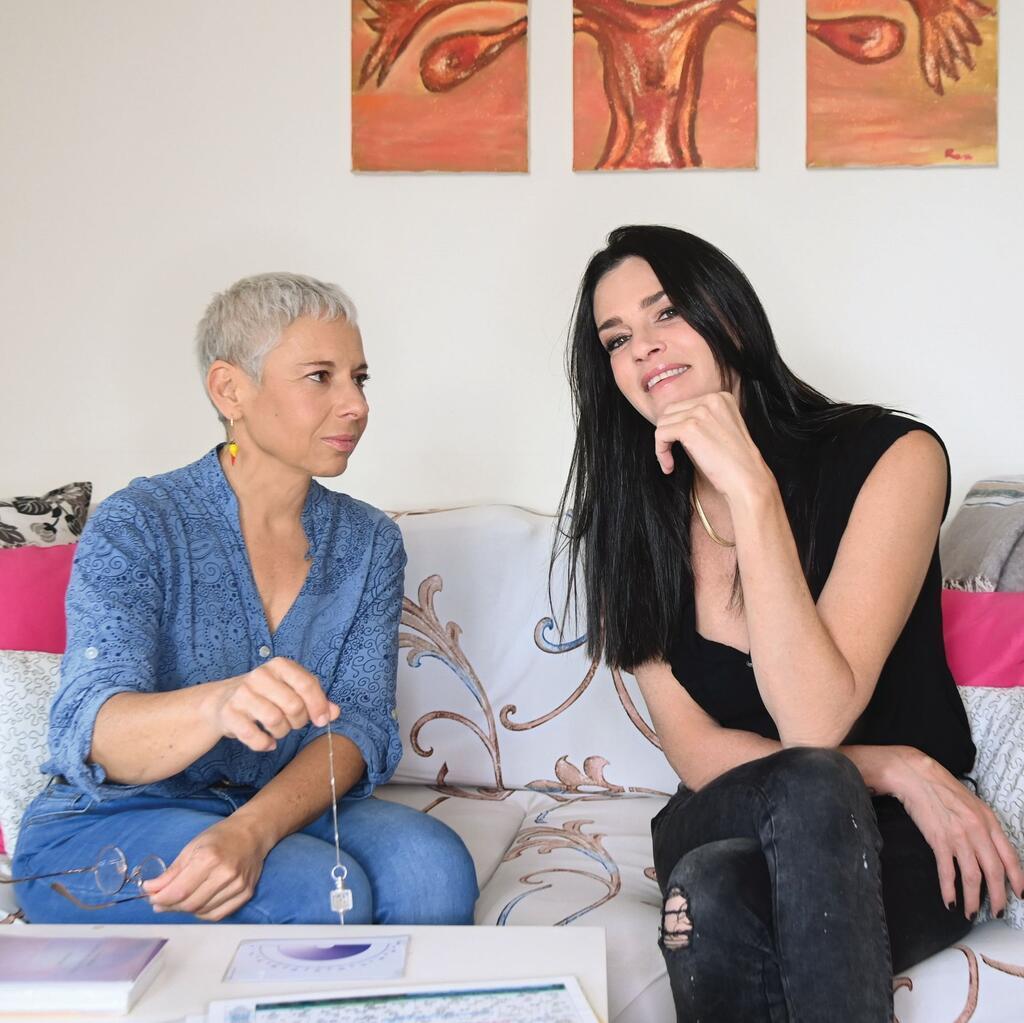 שירז טל (מימין) ודינה דיאמנט. פותרת את ה"באגים" במערכת (צילום: יאיר שגיא ) שירז טל דינה דיאמנט