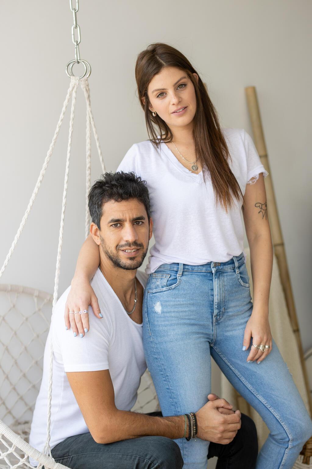 "החיבור של דנית לאחיות שלי הוא מושלם" (צילום: טל שחר) יוגב אלקיים ודנית גרינשטיין