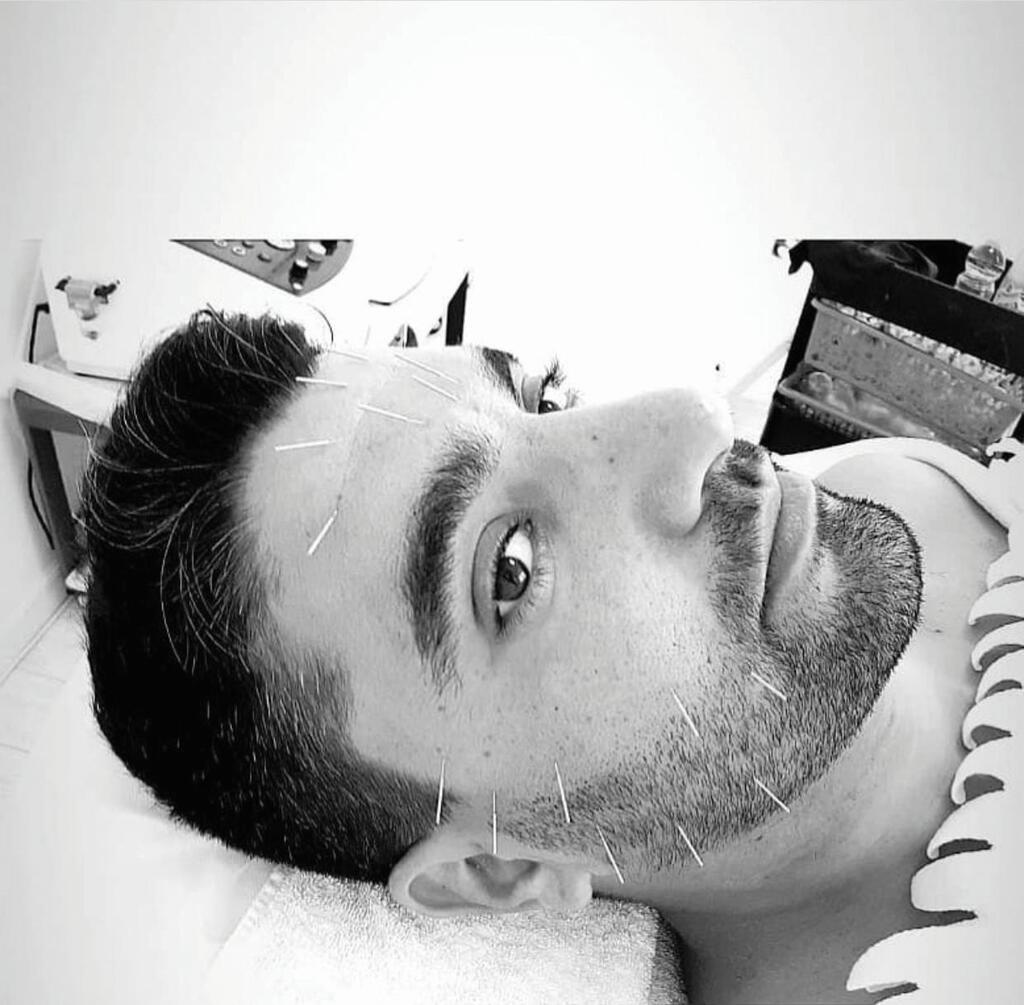 משה פרץ בקליניקה של פולה בליק