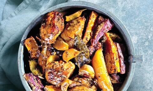 עוף במייפל ואספרסו  עם תפוחי אדמה ובטטה 