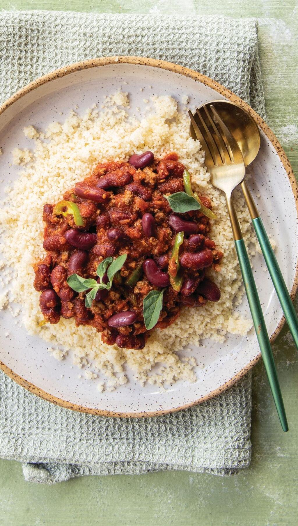 צ'ילי קון קרנה עם קוסקוס 