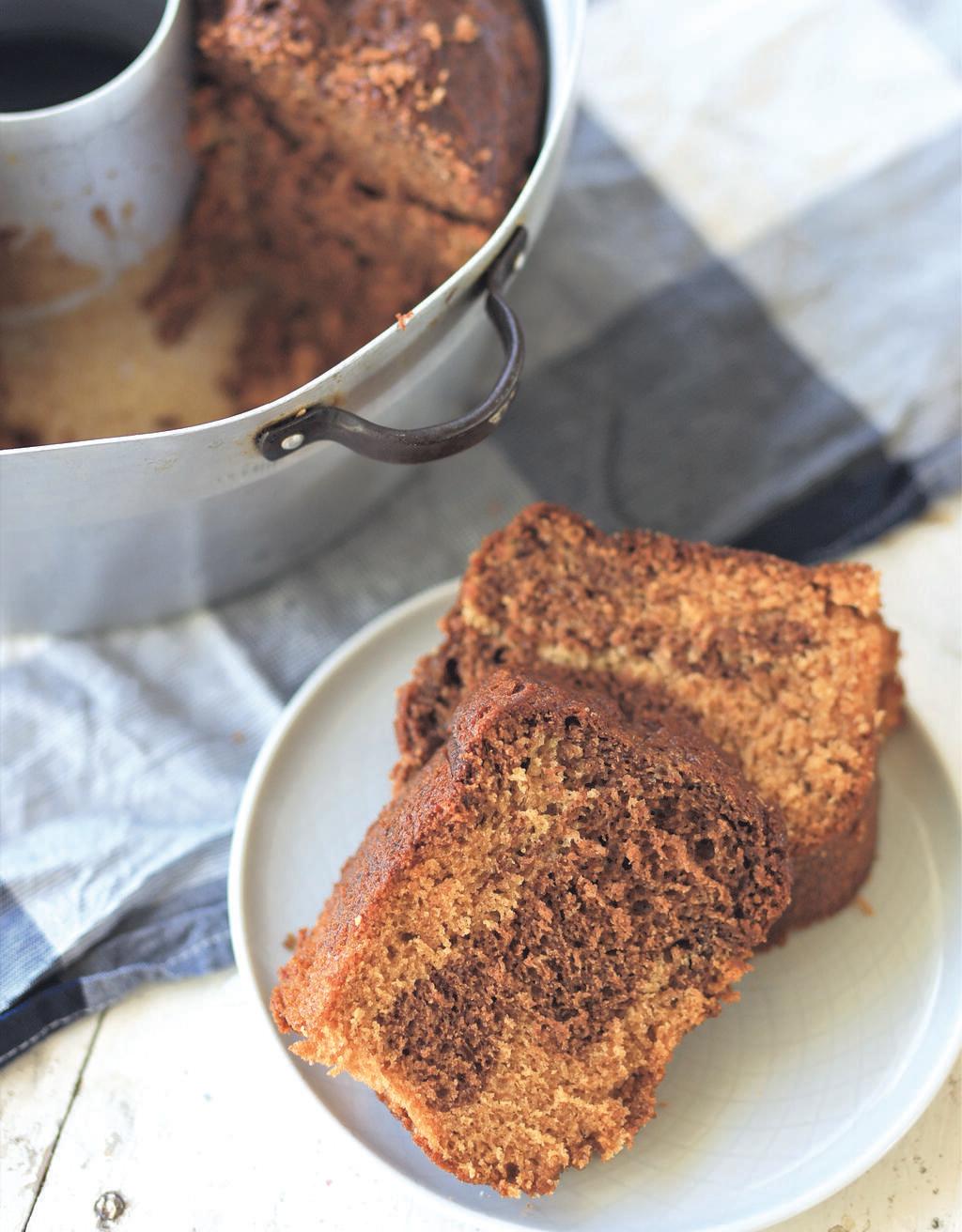 עוגת שיש דבש ושוקולד (צילום: נופר צור, קרן אגם) עוגת שיש דבש ושוקולד