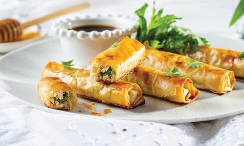 סיגרים אפויים עם עוף ותפוח בדבש