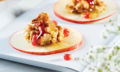 קראמבל תפוח בדבש על "צלוחית" תפוח