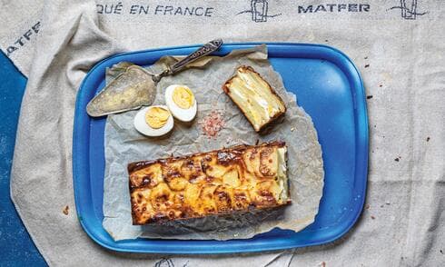  פשטידת תפוחי אדמה וביצים קשות