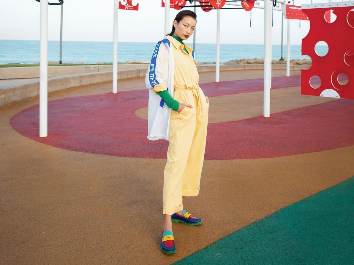 קרינה זנג. אוהבת אוברלים אוברסייז (צילום: מאיר כהן, סטיילינג: תמי ארד־ברקאי ) קרינה זנג