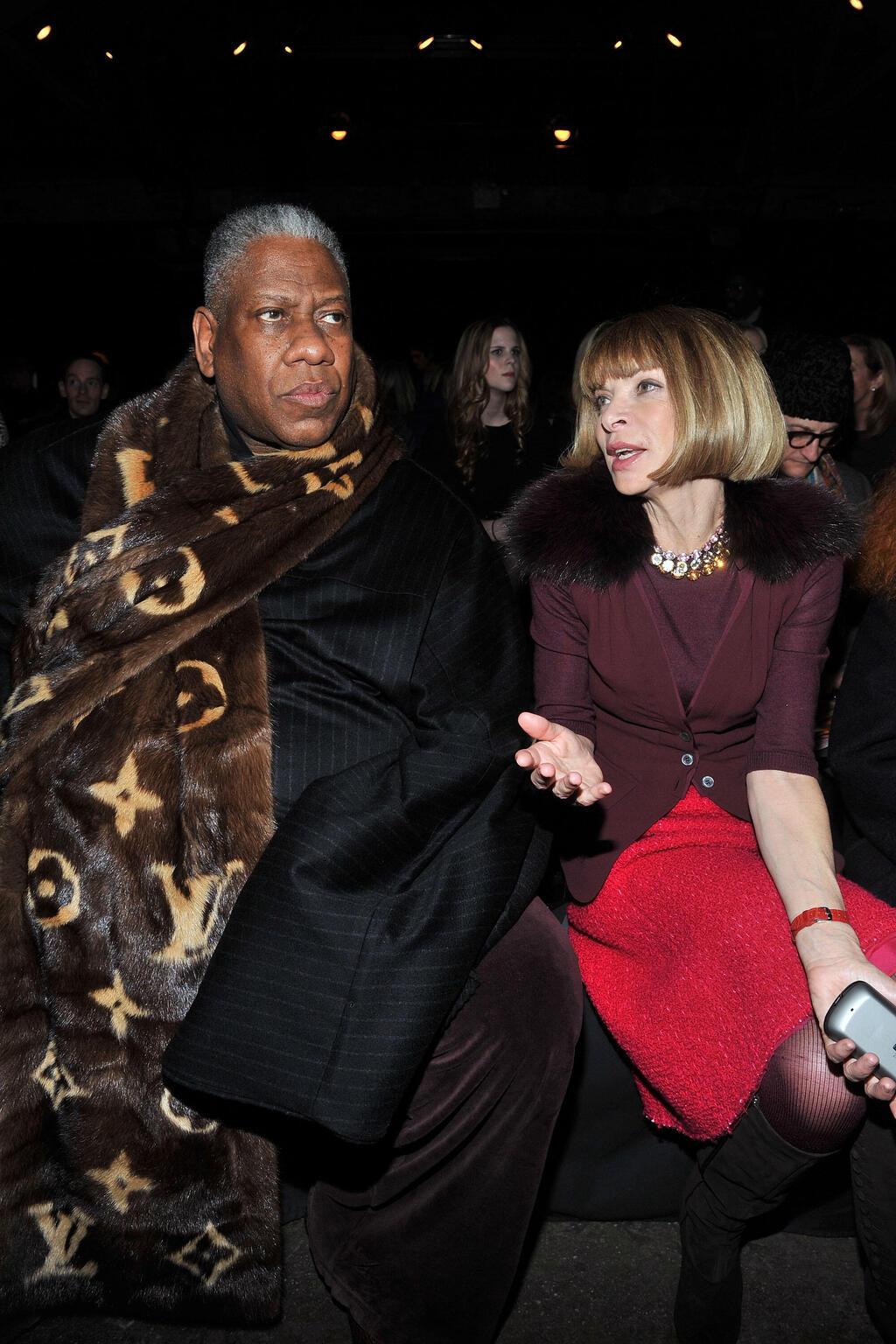 אנדרה לאון טאלי ואנה ווינטור בתצוגת אופנה של דונה קארן, 2011