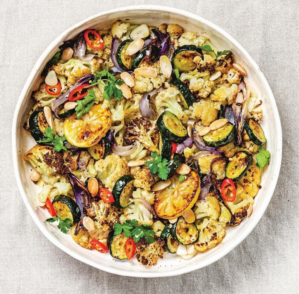 סלט אפוי של כרובית וזוקיני
(צילום: שרית גופן) סלט אפוי רון יוחננוב