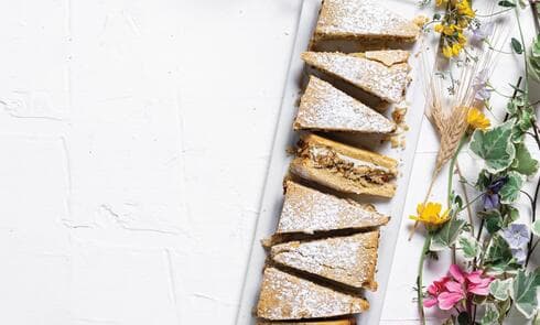 משולשי מעמול עם גבינות ואגוזים