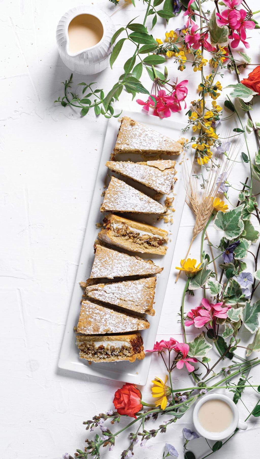 משולשי מעמול עם גבינות ואגוזים