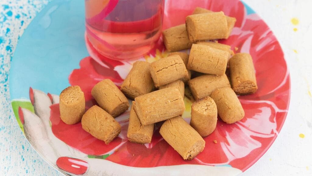 חטיף חמאת בוטנים טבעית (צילום: יעל אילן, סגנון: נעמה רן) חטיף חמאת בוטנים טבעית