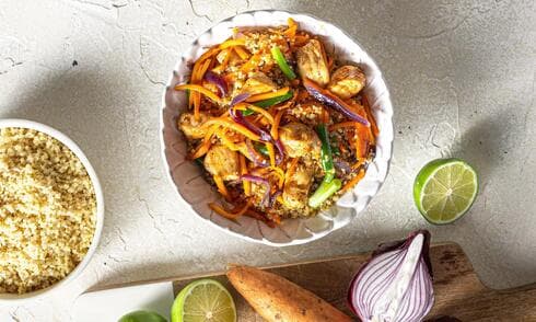 עוף ובטטה עם קינוא