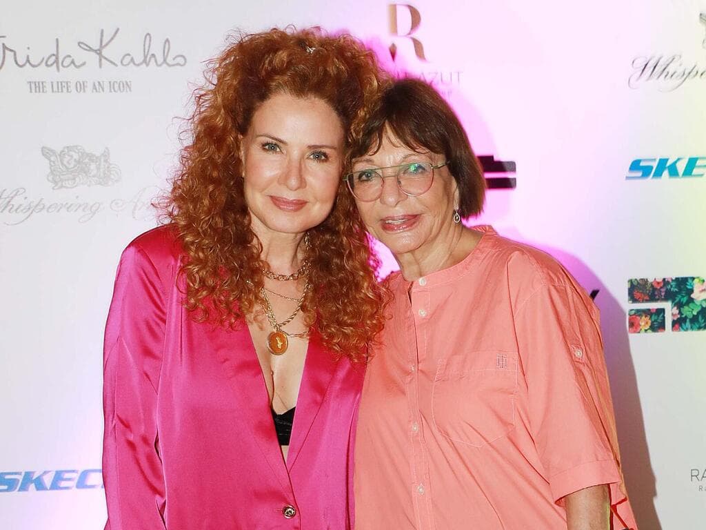 רבקה מיכאלי ולימור גולדשטיין בתערוכה של פרידה קאלו