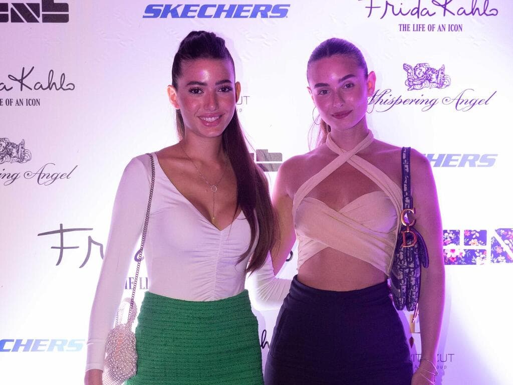 מלכת היופי נועה כוכבא ונערת ישראל ירין בוזגלו באירוע של תערוכת פרידה קאלו