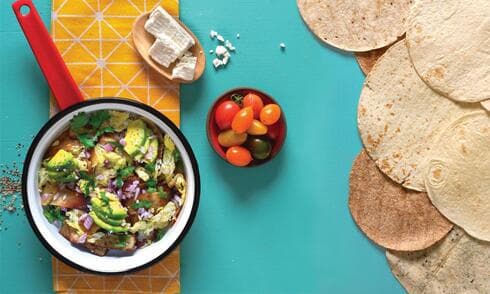 מקושקשת טורטיות עם אבוקדו ותוספות