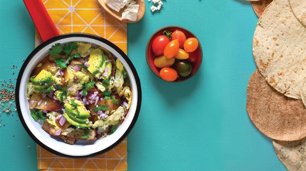 מקושקשת טורטיות עם אבוקדו ותוספות