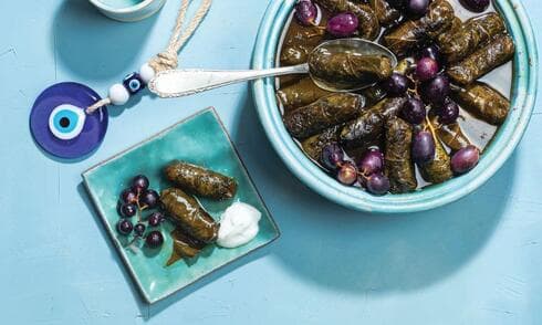 עלי גפן ממולאים באורז ברוטב ענבים